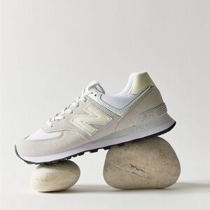 NWT New Balance 574 Women’s Sneakers (Nimbus Cloud + Summer Fog)